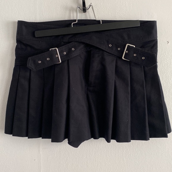Marc By Marc Jacobs Pants - Pleated mini shorts